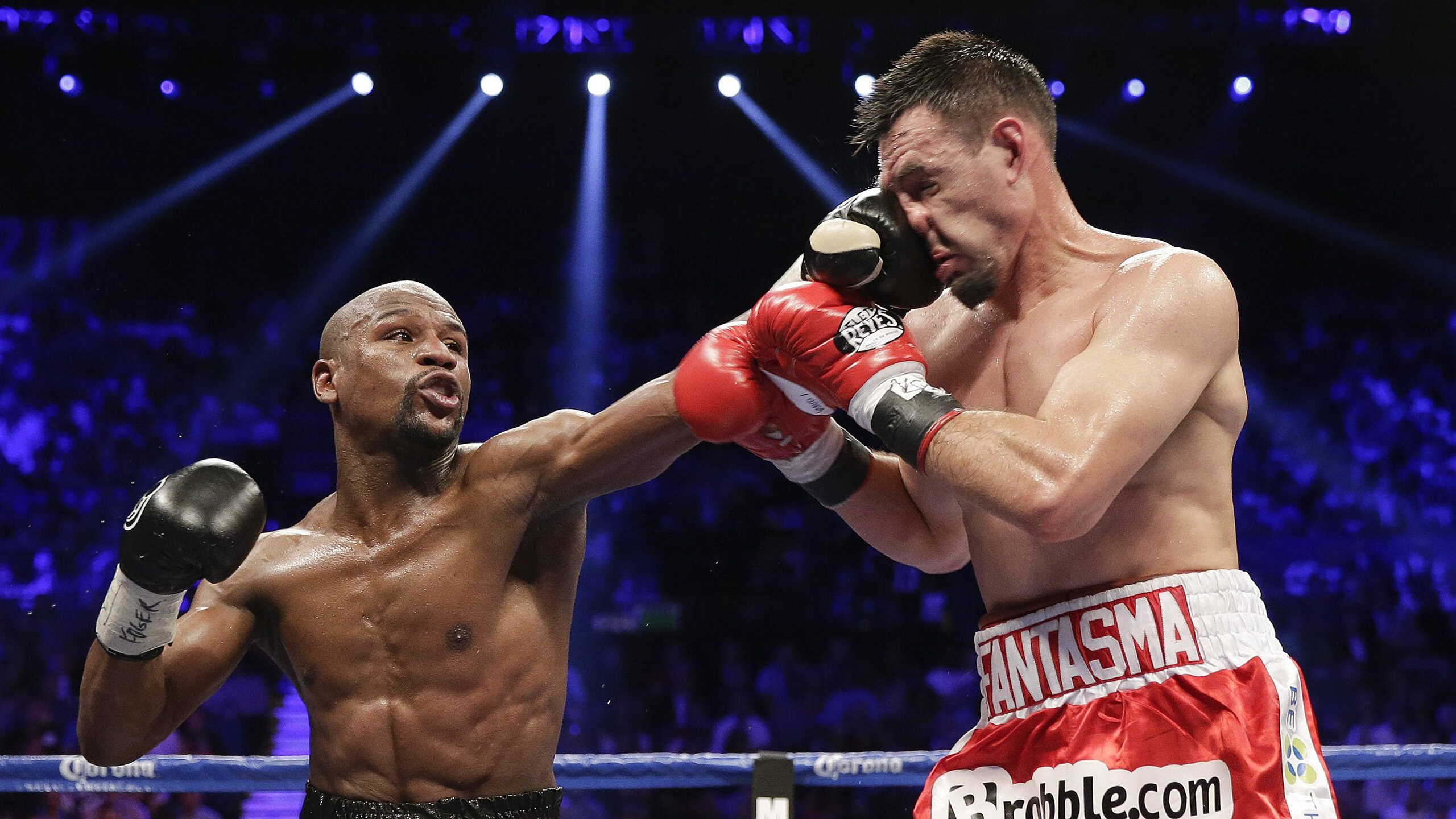 C罗在巴黎圣日耳曼比赛中惊险取胜，出色防守引发热议！